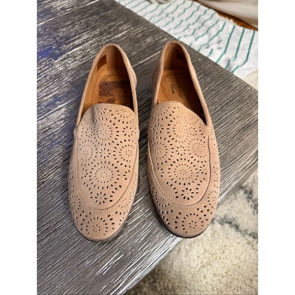 Clarks Trish Calla Loafers in Sand Suede sz 8 EUC